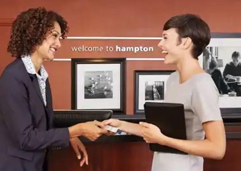 Hampton Inn & Suites Oakwood Village-Cleveland Exterior photo